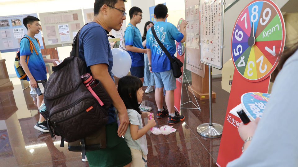 大小朋友同樂參與互動遊戲，在遊戲中學習歷史與養生。