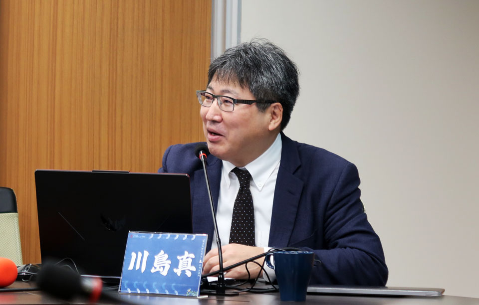 主講人東京大學川島真教授演講時神彩奕奕