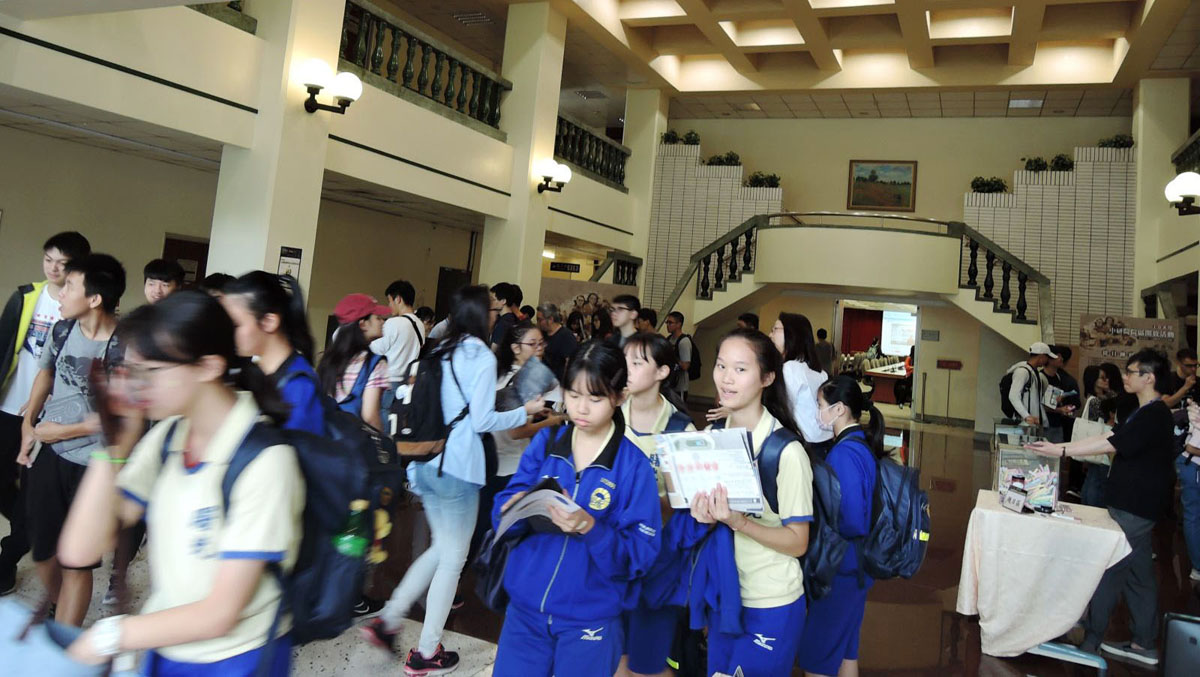 參與活動民眾湧入本館。