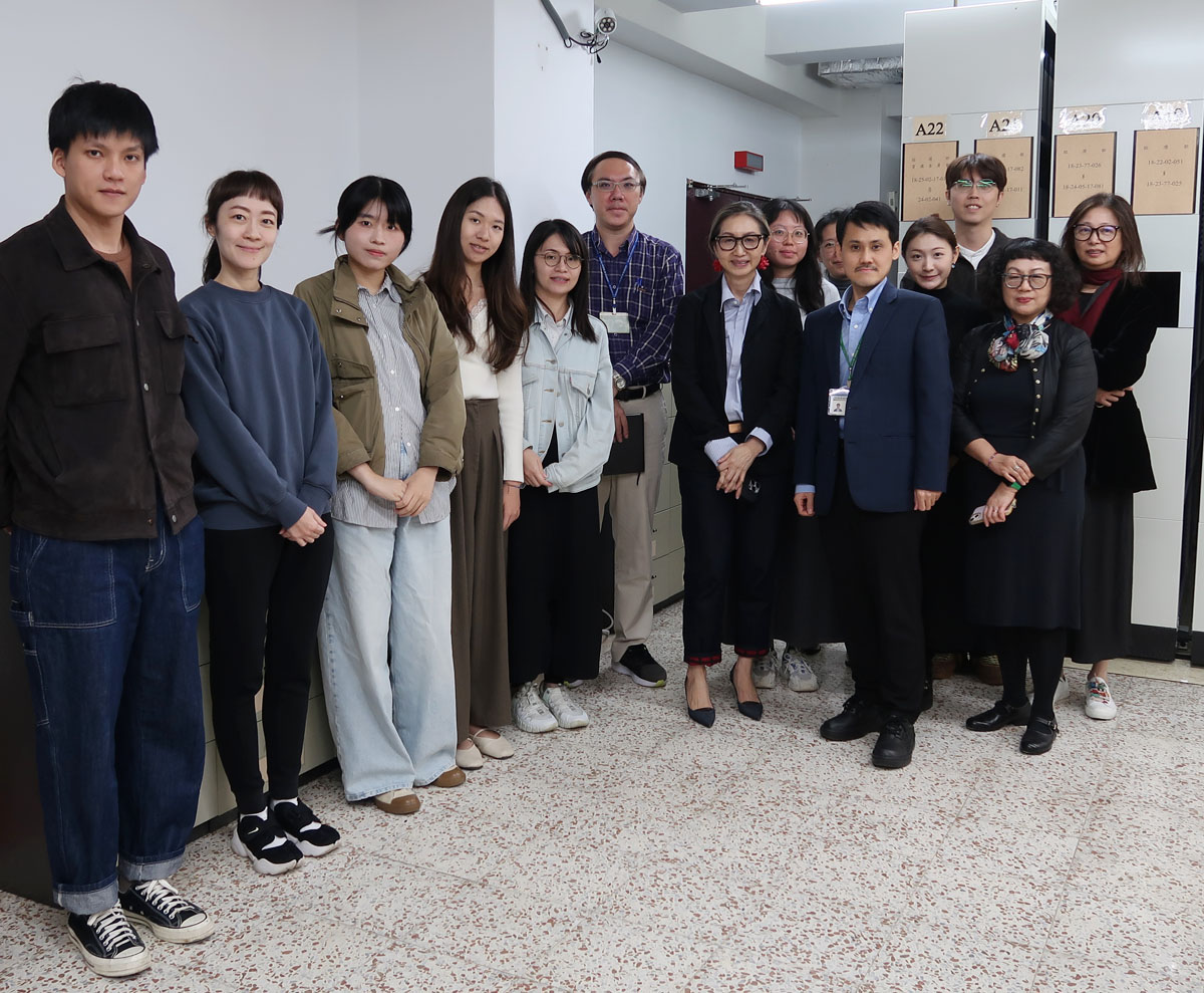臺灣大學藝術史研究所師生合影。