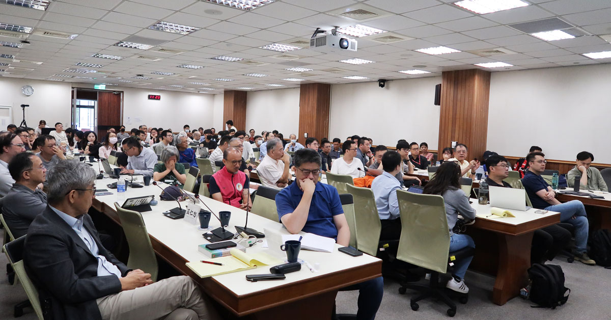 林孝庭教授學術演講，吸引上百人出席，高朋滿座，盛況空前。