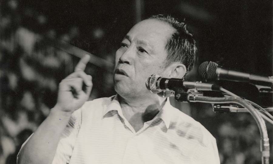 傅正（1927-1991），本名中梅，江蘇省高淳縣人。